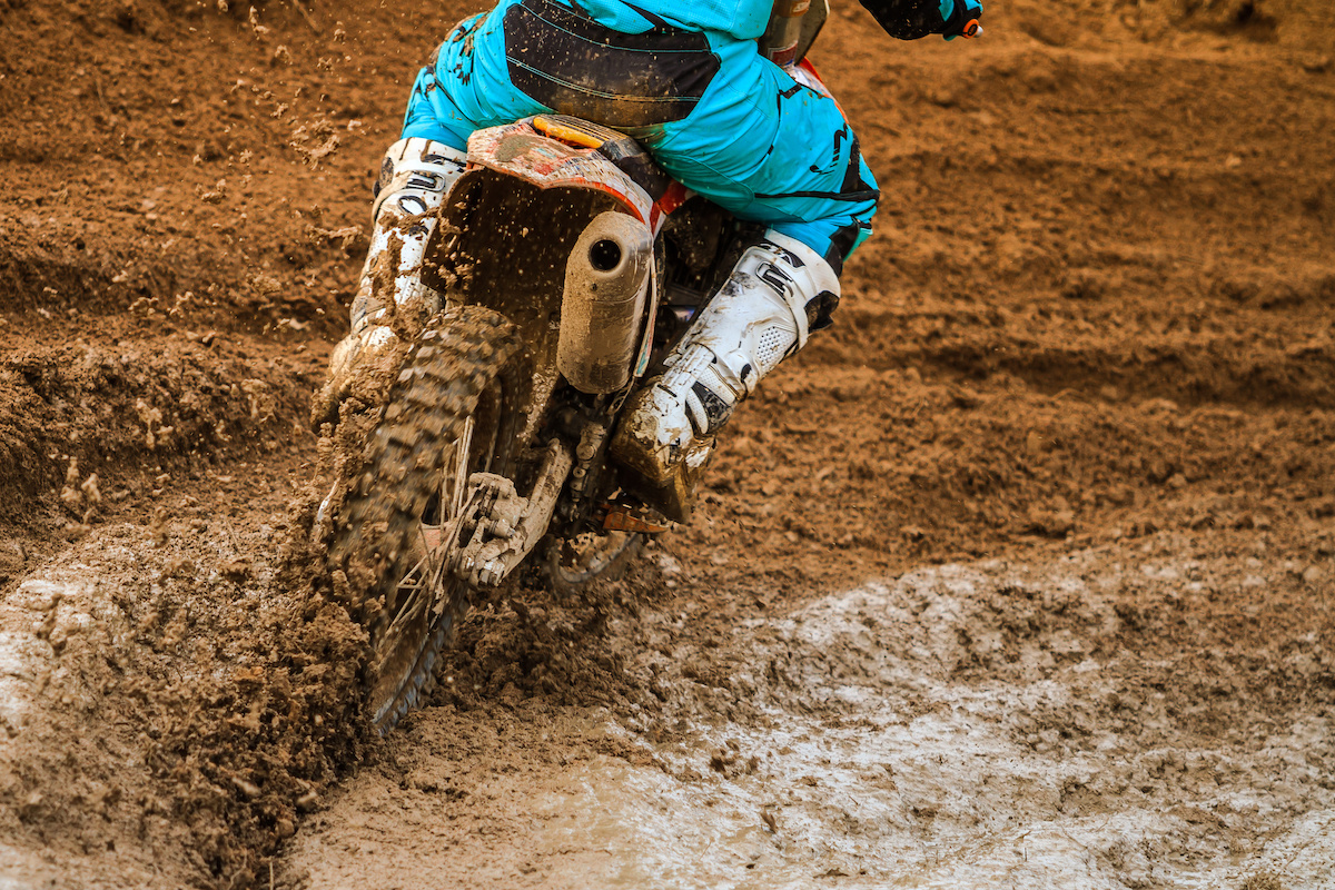 race dirt bikes