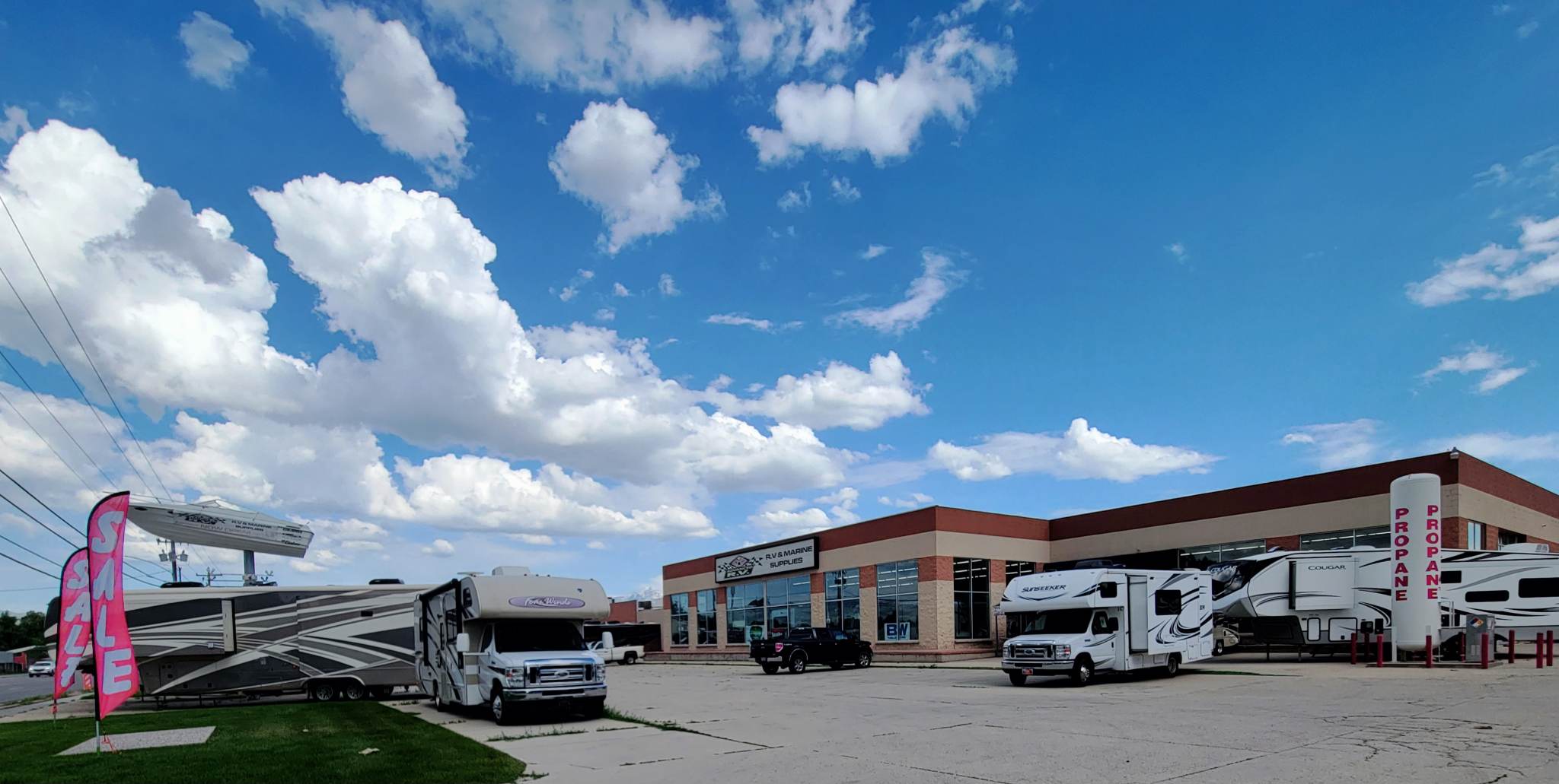 Finding Your Perfect Travel Companion Choosing Advanced RV Over Big